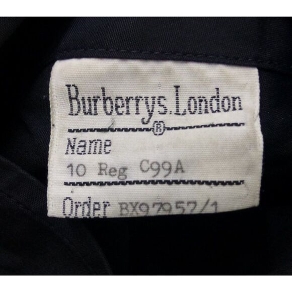 Burberry Vintage Trench Coat - Will be mailed w/ the Certificate of Authenticity - Picture 9 of 16
